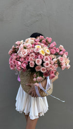 Load image into Gallery viewer, Spray Rose Basket