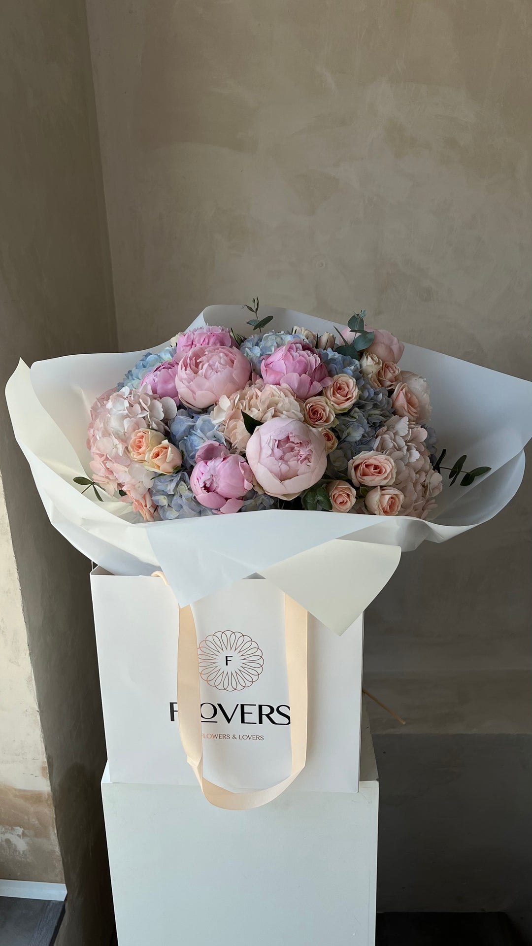 Vanilla Blush & Blue Dream Bouquet